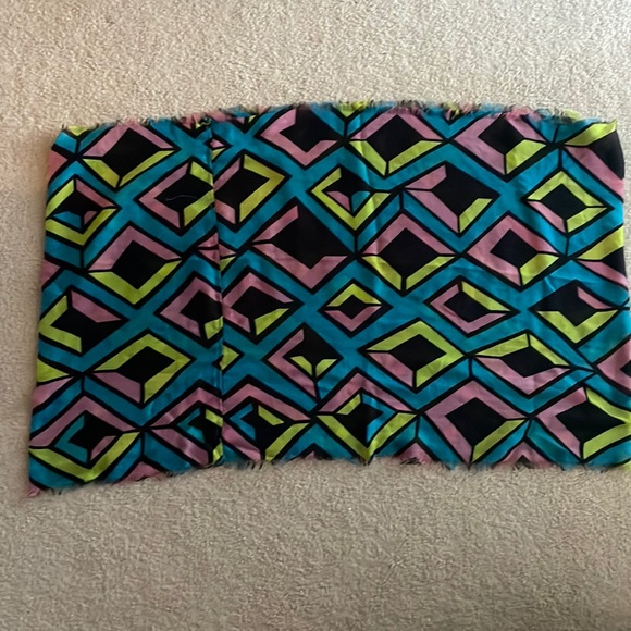 Geometric Pattern Infinity Scarf - Picture 3 of 5